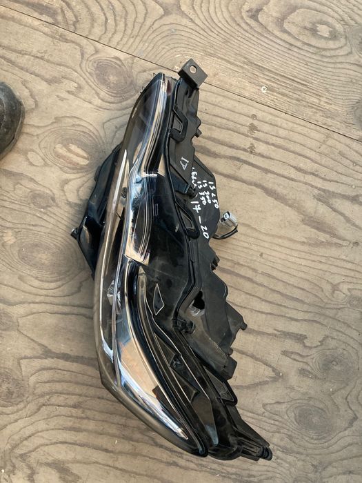 Оригинален Ляв фар за Lexus IS 200,250,300. 15-19.