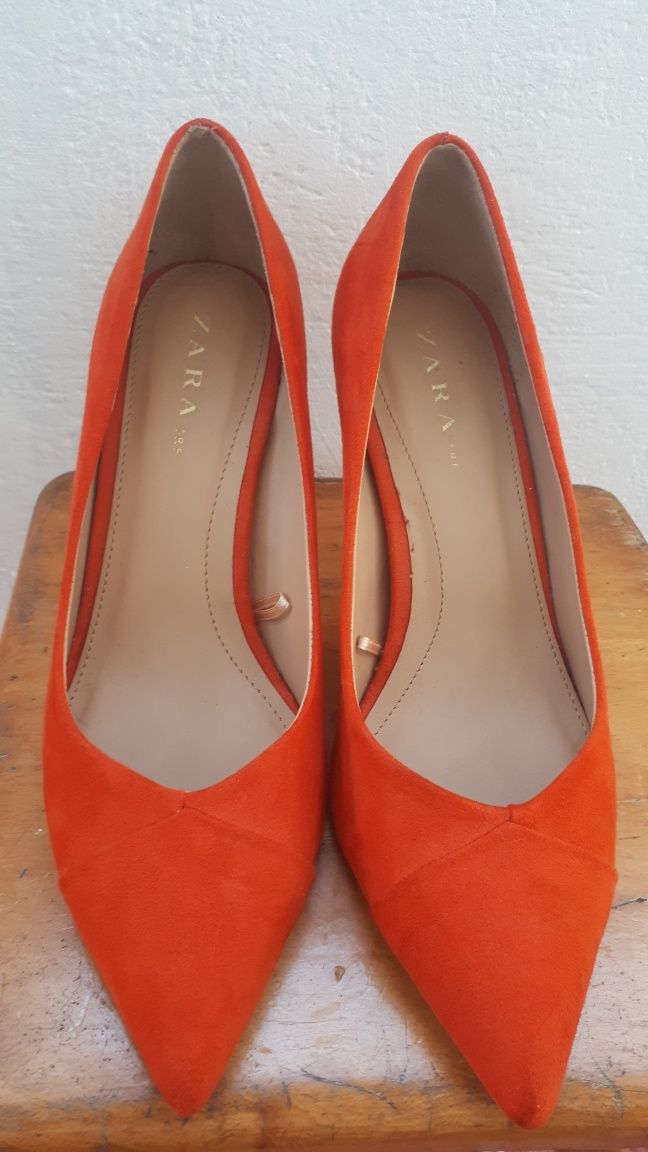 Pantofi Zara elegant cu toc  50 ron
