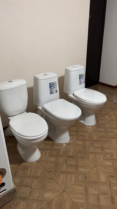 Унитазы новые.