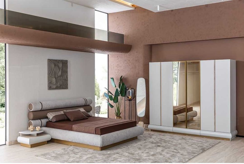 Afacere showroom mobila - la cheie