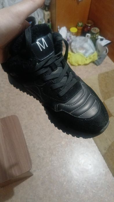 Продам зимние кросовки женские