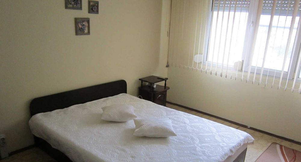 Дава се под наем Тристаен апартамент в Бургас, Лазур - 87 кв.м за 190 € - Снимка #1