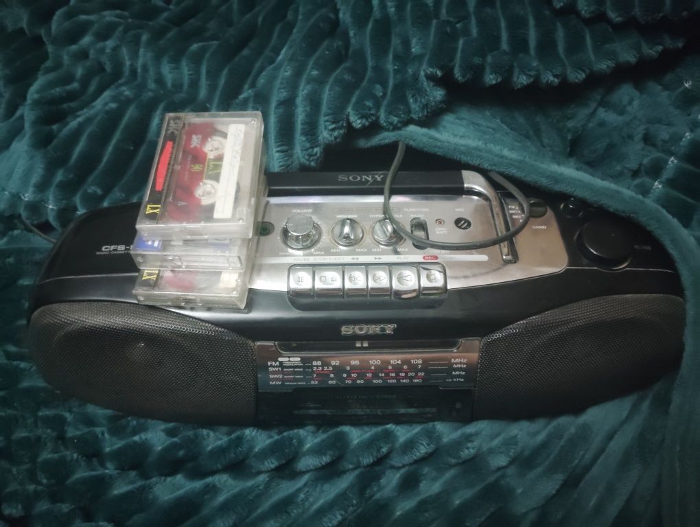 Sony CFS-B7. MK2  Radio Cassette Recorder (1998)
Radio Cassette Record