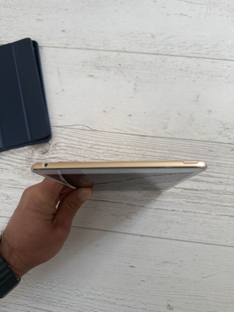 Defect pt piese ipad mini 4