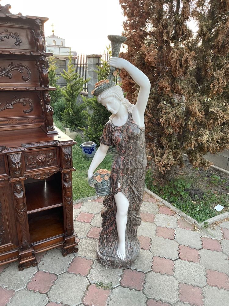 Doua statuete deosebite din marmura