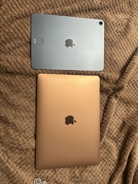 Macbook Air 2020 & iPad Air 5