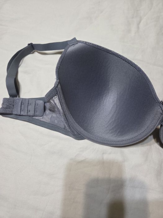 Сутиени три броя