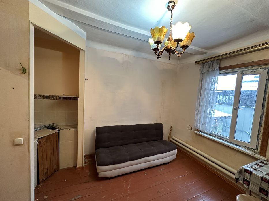 Сдаю в доме комнату вход в дом общий.