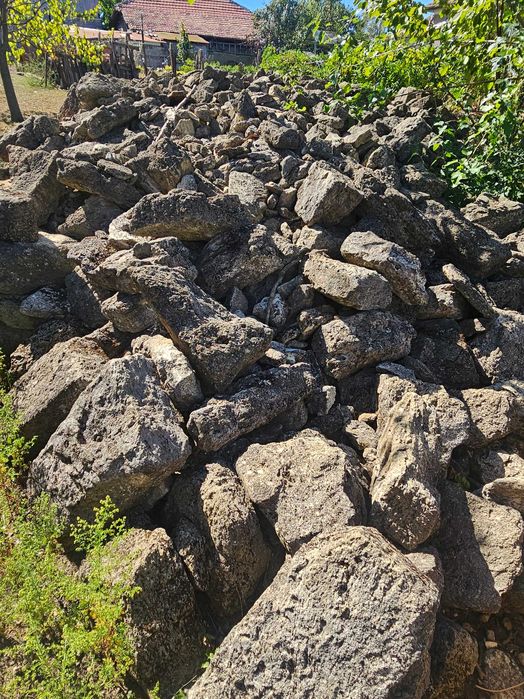 Продавам камъни за строеж (основа или ограда)