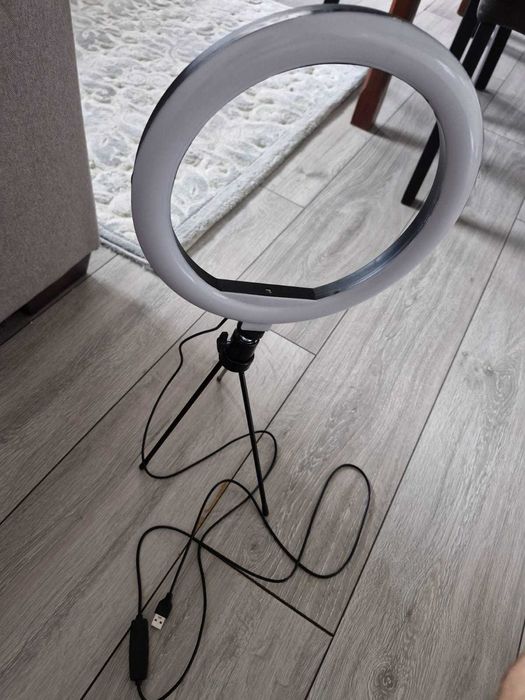 Inel LED  nou cu garanție  USB + trepied