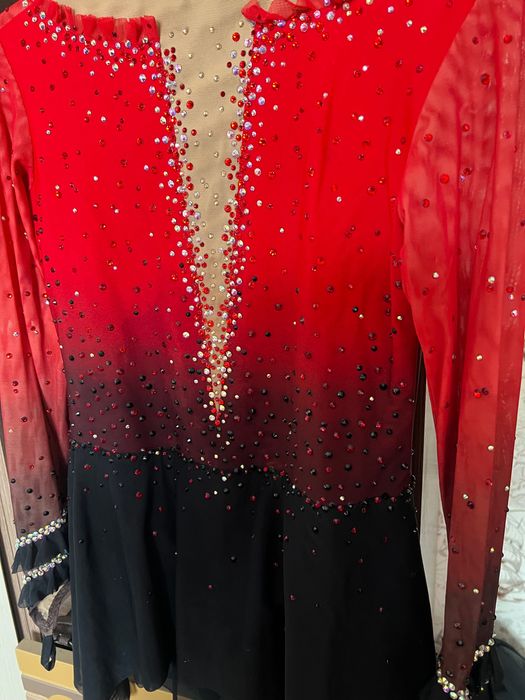 Продаю платье для выступления