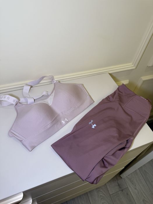 Спортивный костюм бра и леггинсы