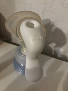 5 броя шишета Philips avent, ръчна помпа за кърма, 4 накрайника и др.