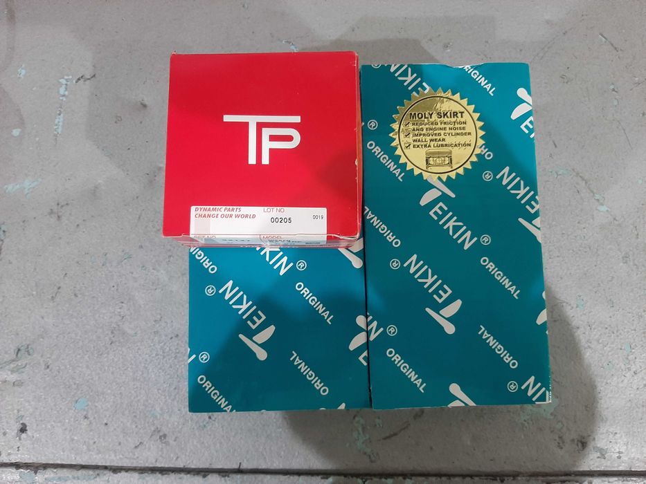 Поршня с кольцами на Nissan двигатель QR 25. размер 89.50 ремонтные.