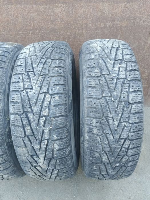 Зимний шины 235/65 R17