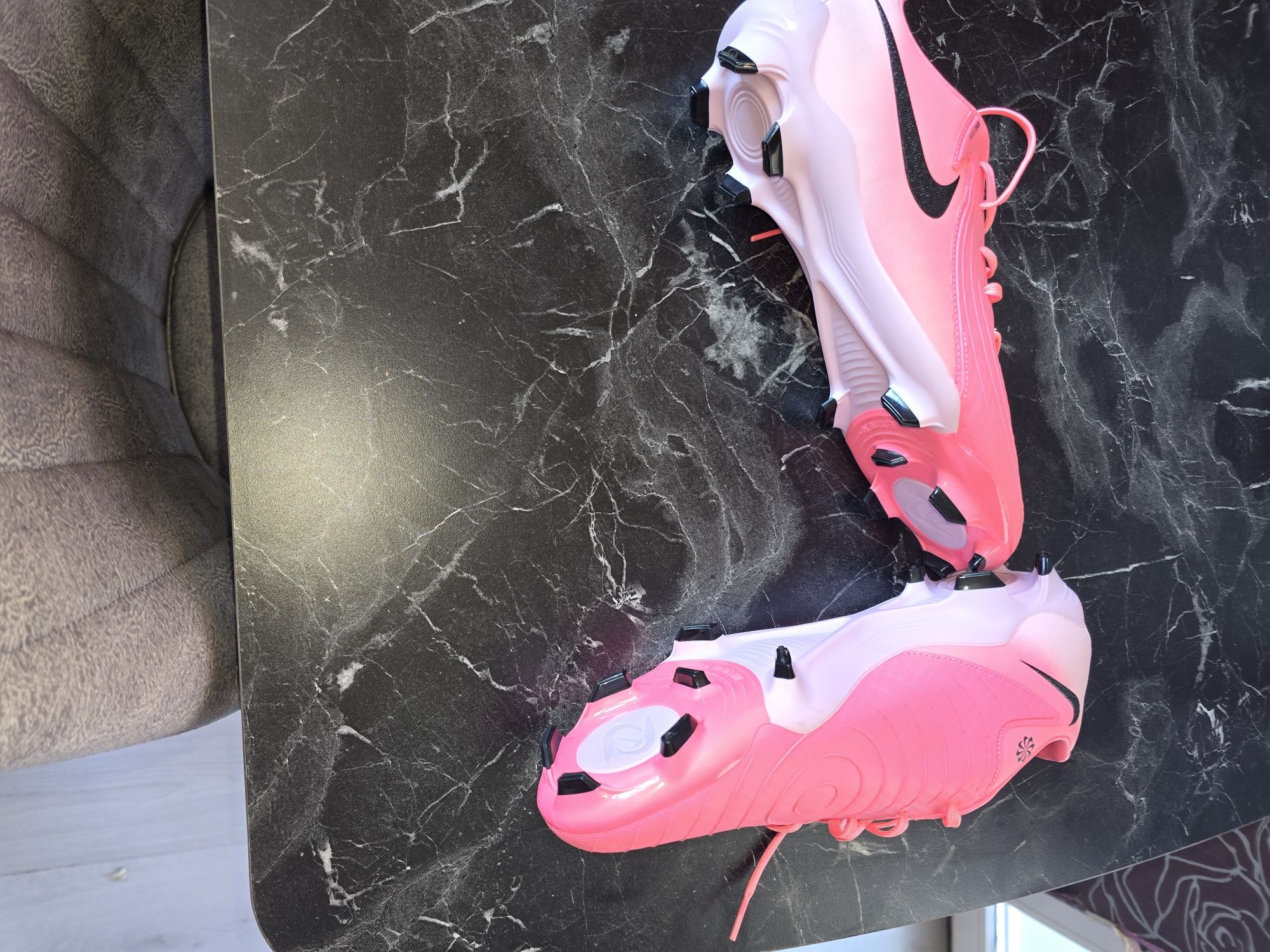 Футболни обувки Nike Phantom GX II тип бутонки, Розово