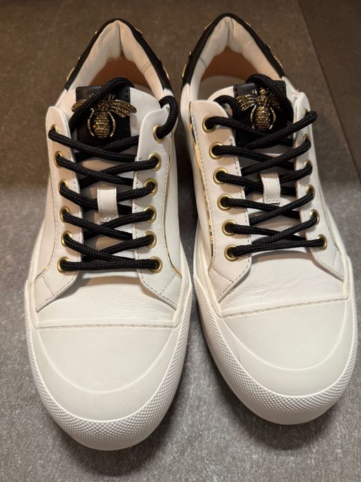 Vand Adidasi Musette