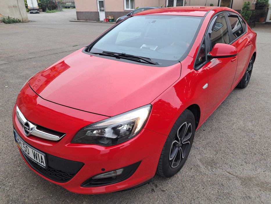 Opel astra j benzin +gaz sedan