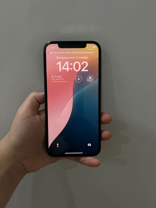 Продам айфон 12 про