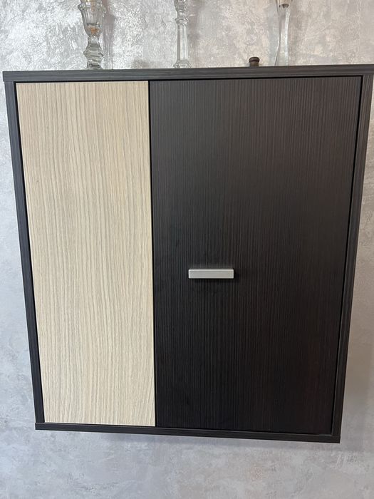 Mobila de sufragerie 3 corpuri si o biblioteca