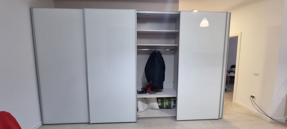 Dulap mare cu uși glisante, alb lucios