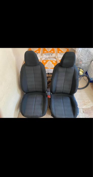 Предни седалки за peugeot 308