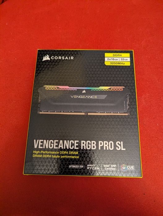 32GB (2x16GB) DDR4 RAM: Corsair Vengeance RGB PRO SL, DDR4-3200 CL16