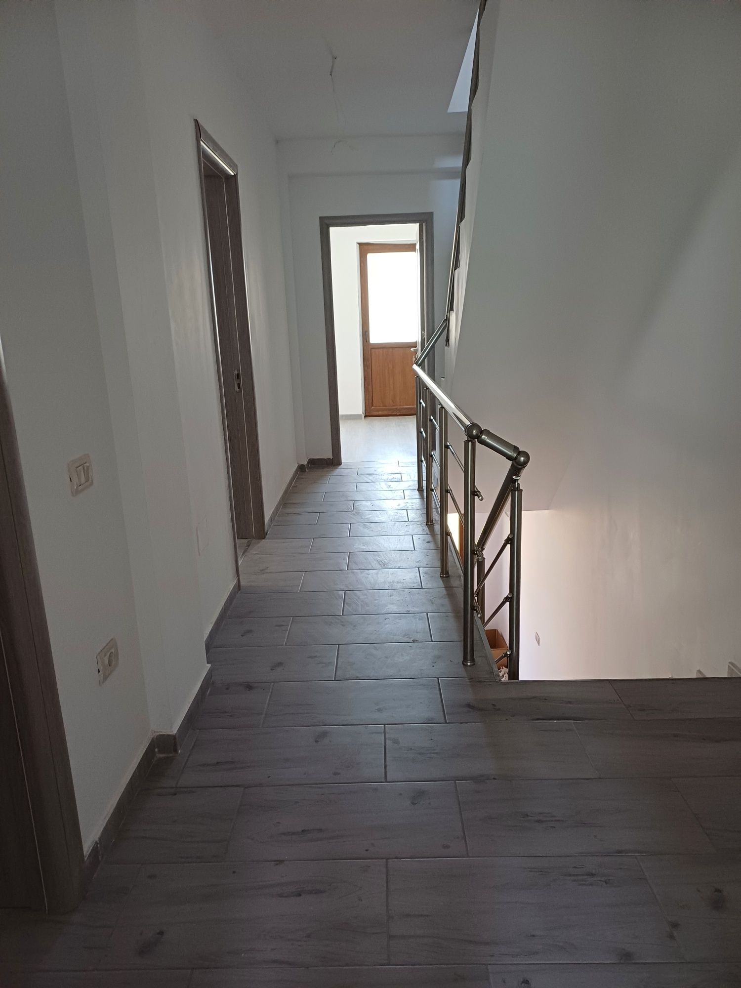 Proprietar, inchiriez vila  Bragadiru