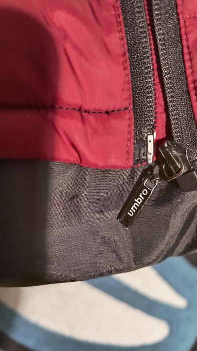 Оригинална грейка (Елек) Umbro на перфектна цена!