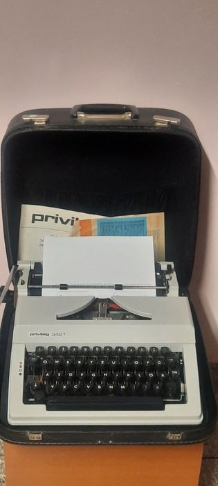 Mașină de scris Privileg 342T impecabilă
