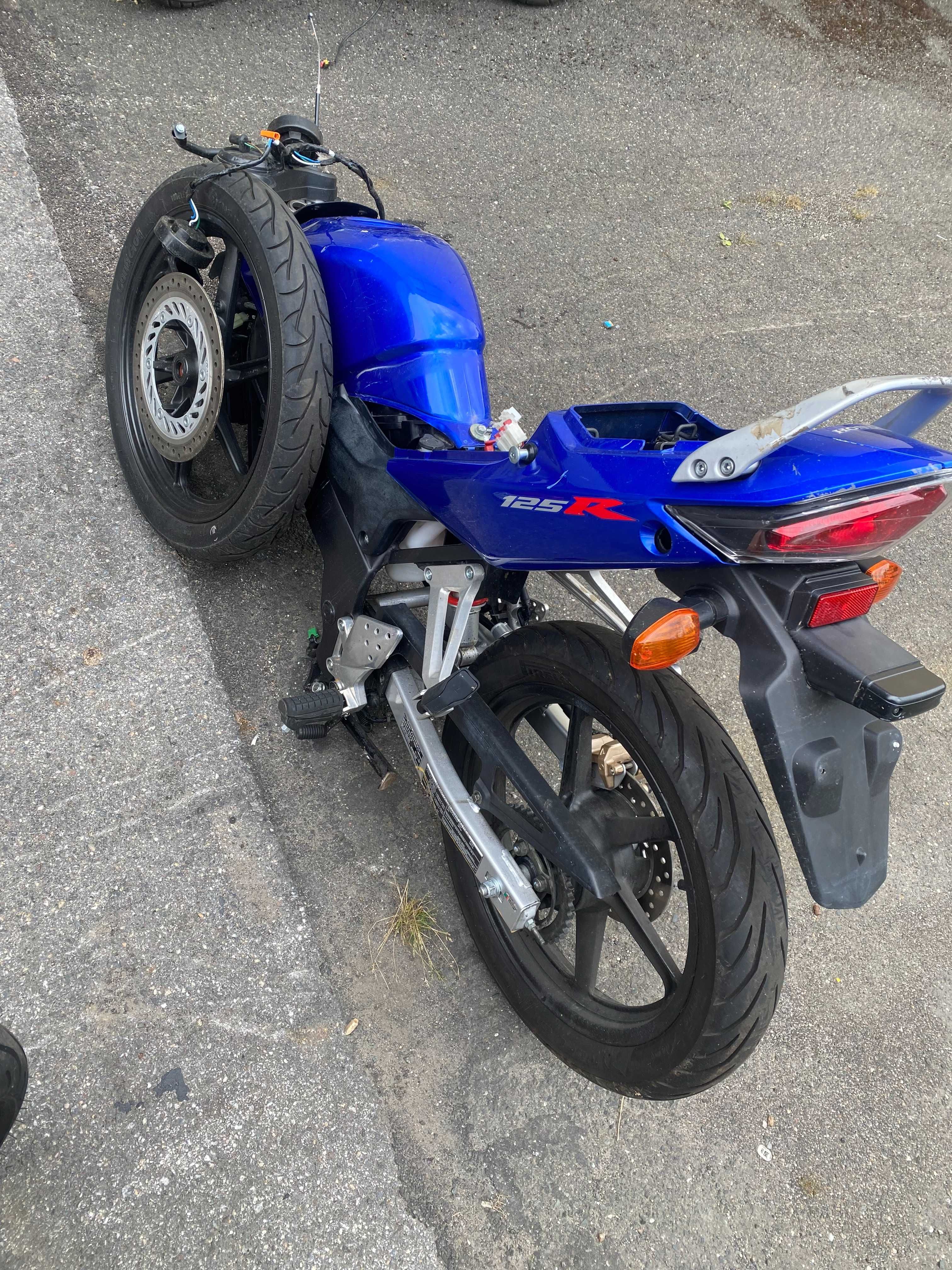 HONDA CBR 125 cc / ХОНДА ЦБР 125 кубика НА ЧАСТИ