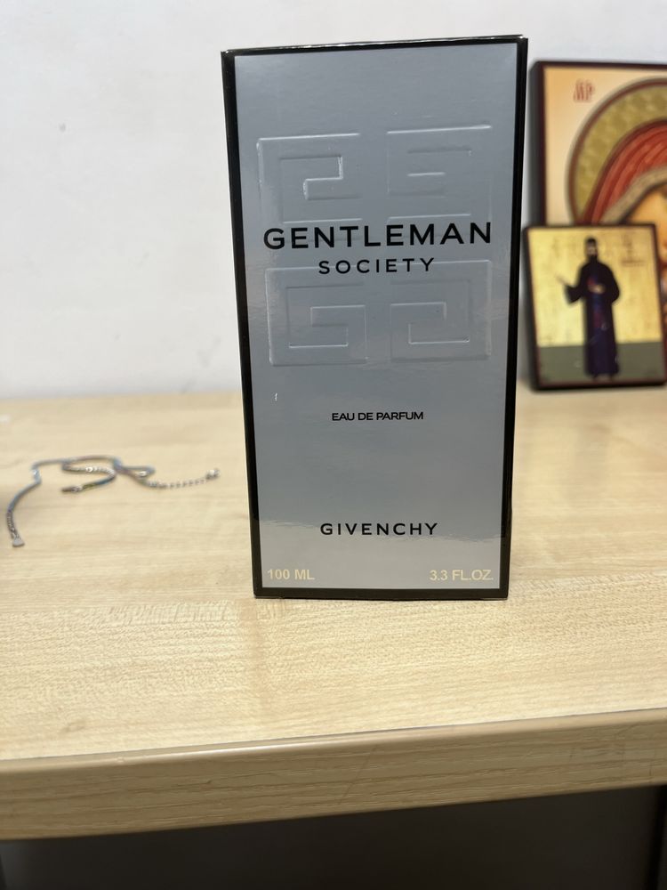 Givenchy Gentleman society