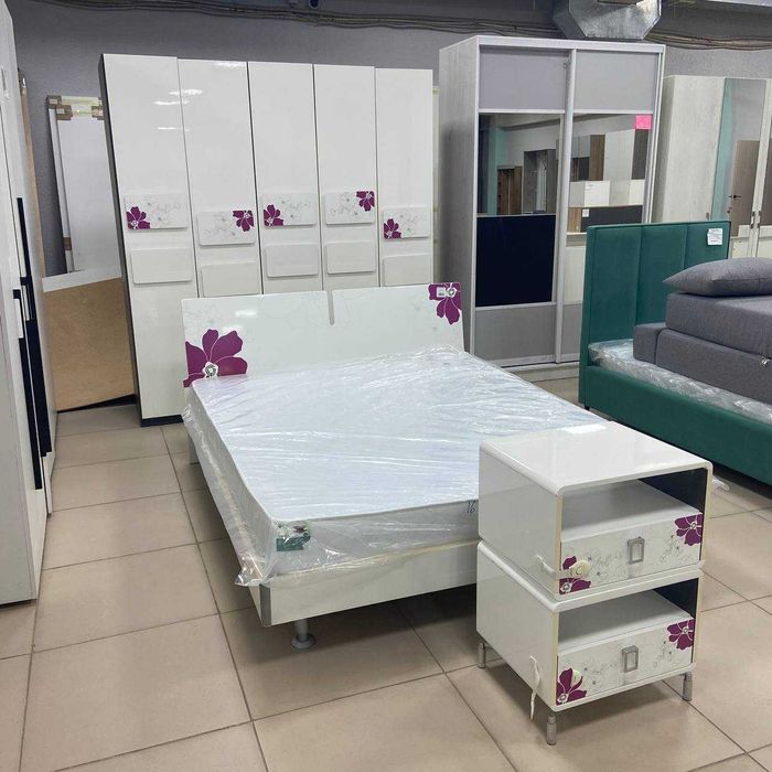 Спальный гарнитур БУ - Шкаф,кровать и тумба. Рассрочка! Доставка!