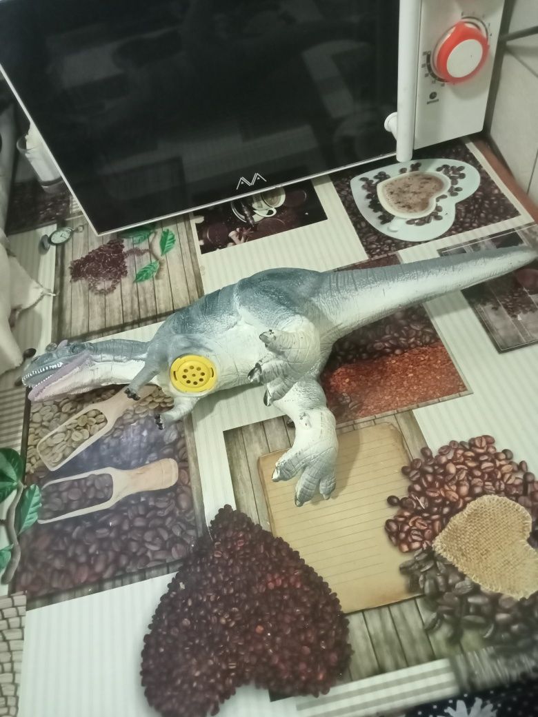 Продам денозаврика рычащая игруша
