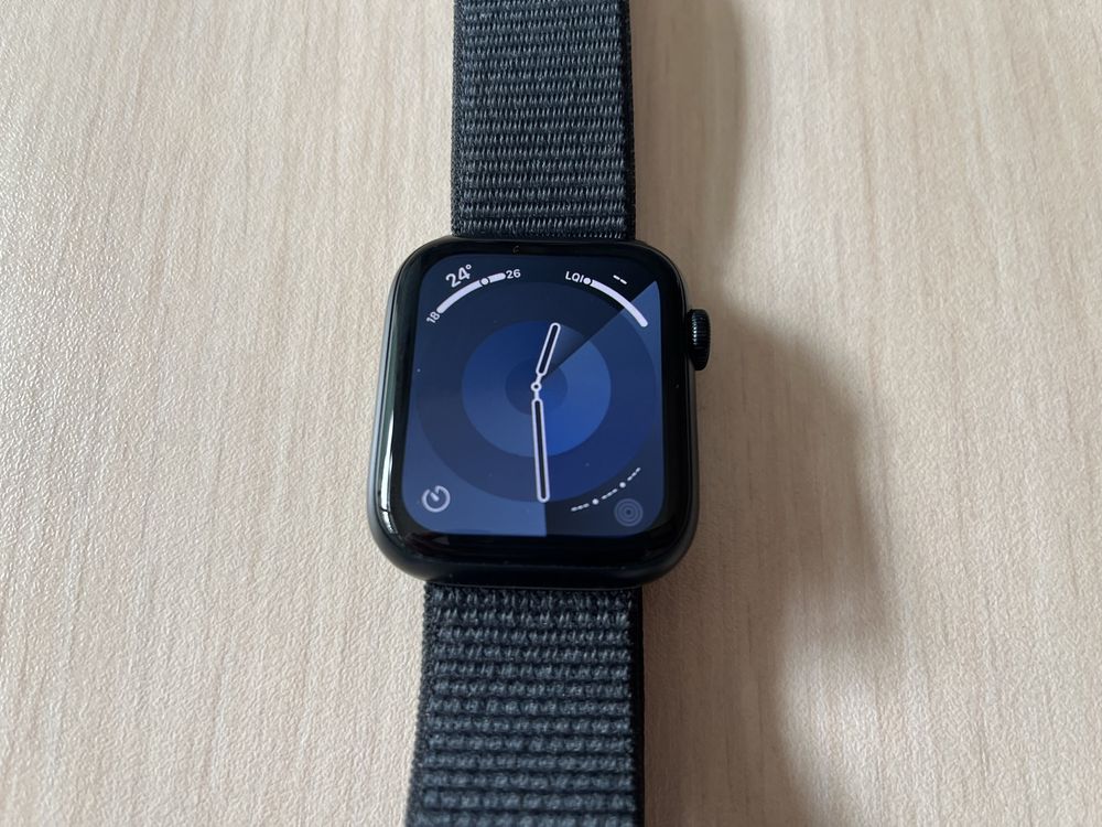 Продавам Apple Watch SE 2 44MM