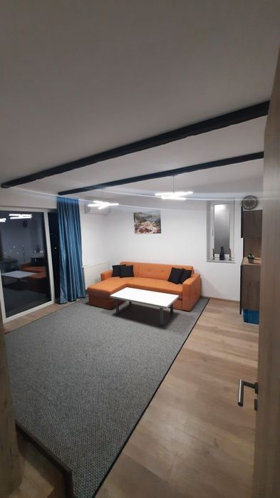 Apartament Kasper  Coresi Mall,3 camere,2 bai,parcare