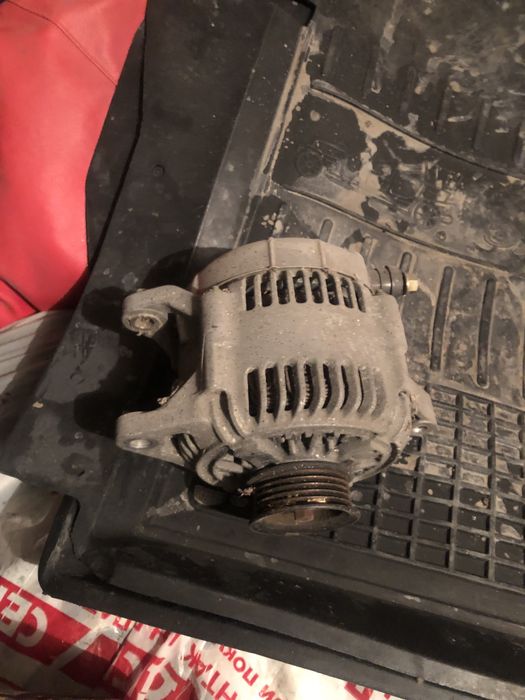 Продам запчасти на мазду кседокс 6