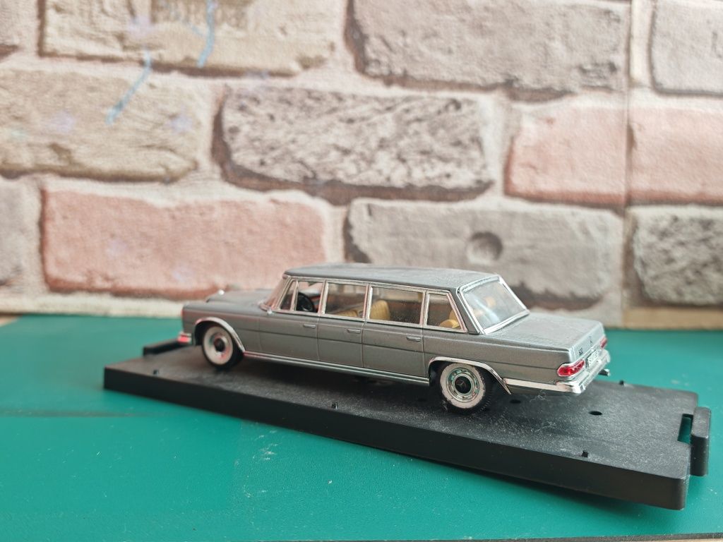 Колекционерски модел Mercedes-Benz 600 Pullman 1:43 – с липсващ фар