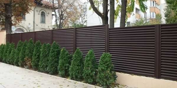 Garduri si porti din panou stil jaluzea de diferite modele la comanda