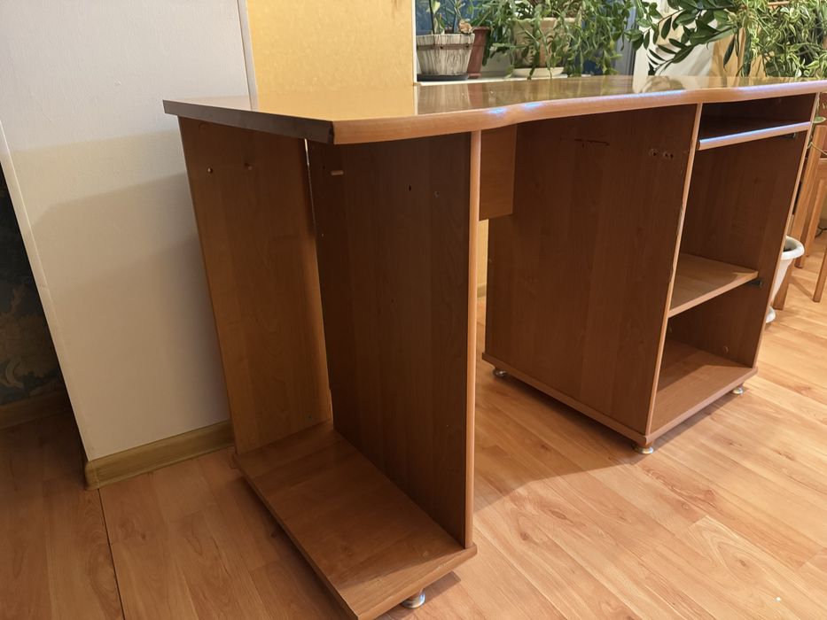 Продам компьютерный стол