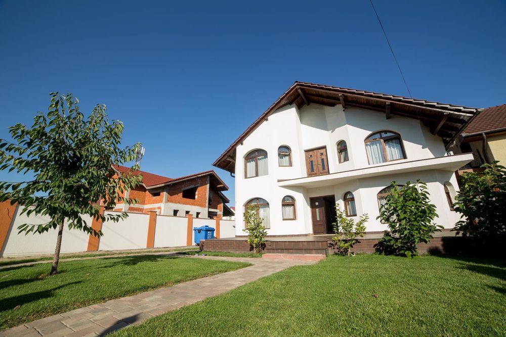 VILĂ CU PISCINĂ – direct de la proprietar – Vladimirescu, Arad