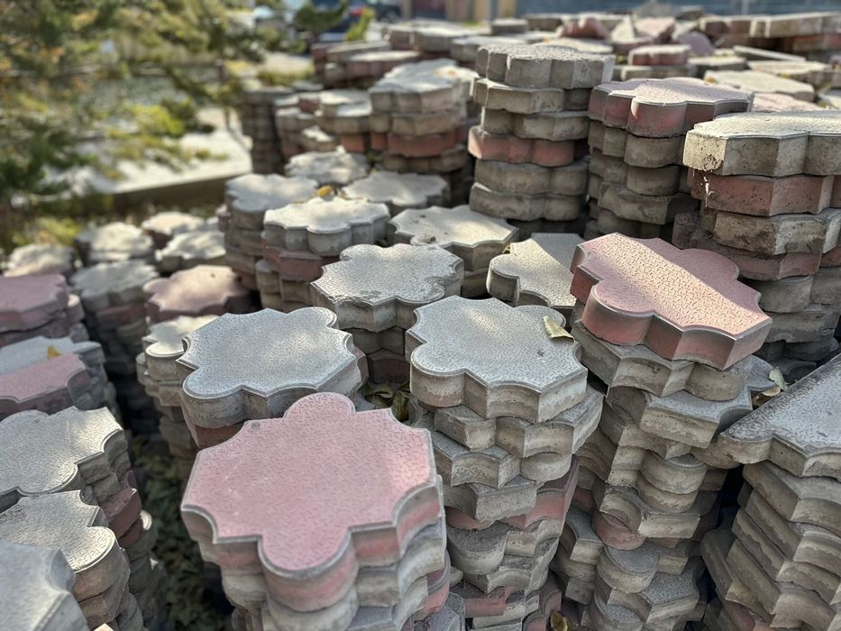 Продам Брусчатки 220 кв.м в идеальном состоянии торг