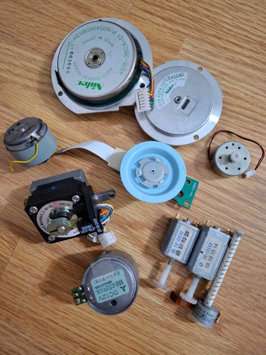 Motoraşe electronice si electrice de diferite marimi si voltaje.