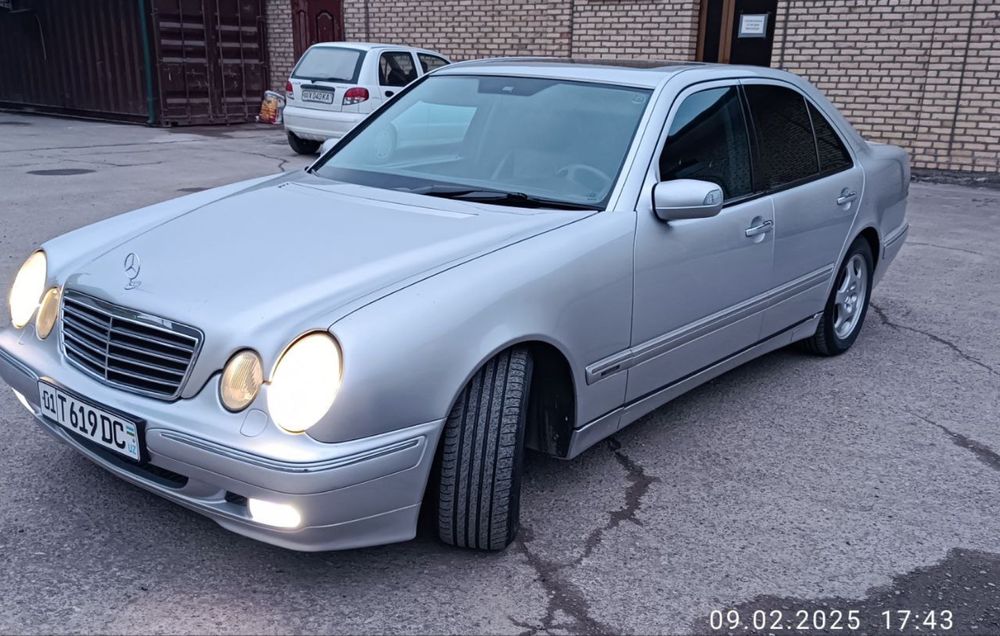 Mercedes Benz E200