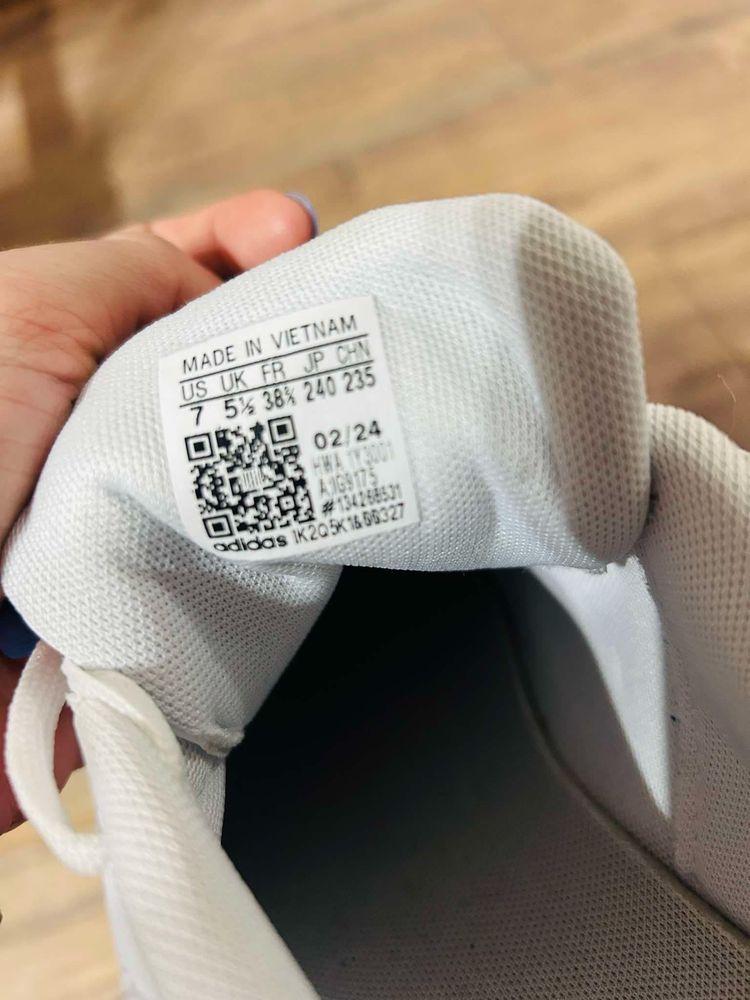 Дамски маратонки Adidas 38 2/3