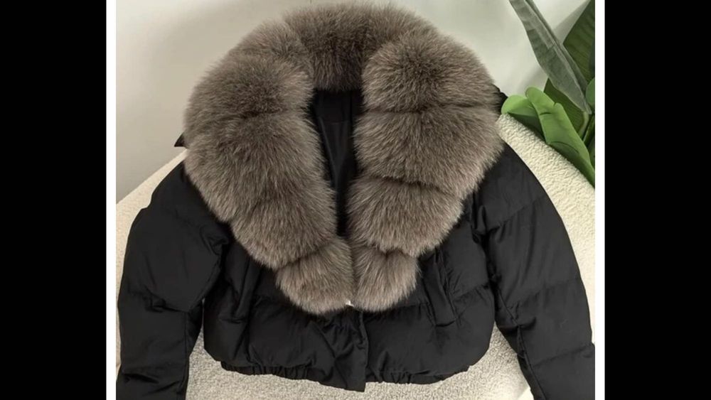 Късо зимно яке с яка от естествен косъм