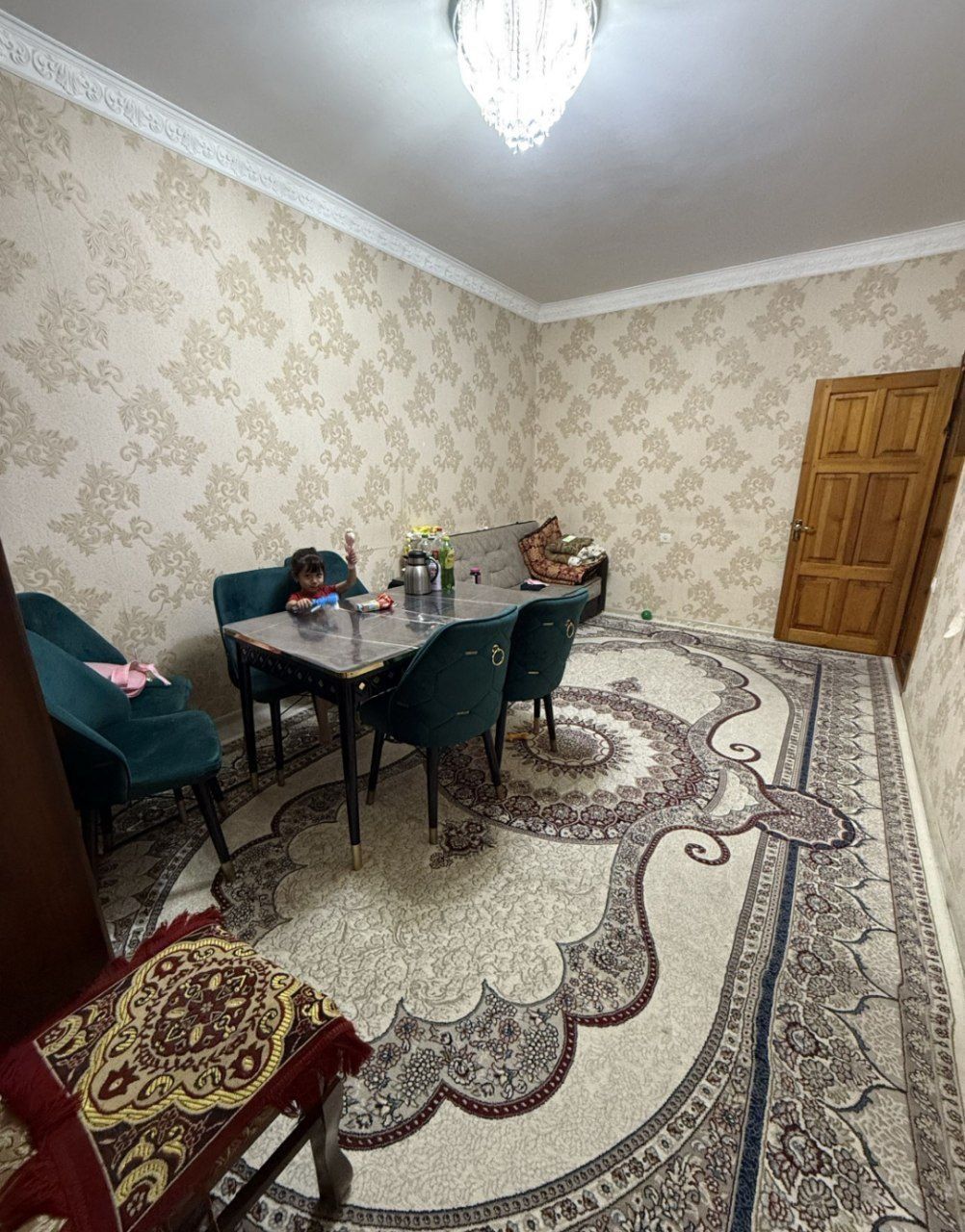 Чиланзар 17 продаётся квартира 3/4/4.Балкон 1,5х3