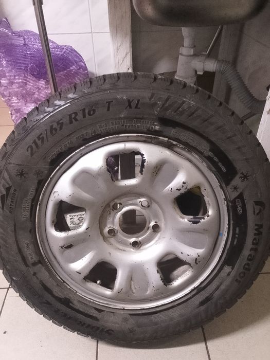 Продам 4 зимних баллона.