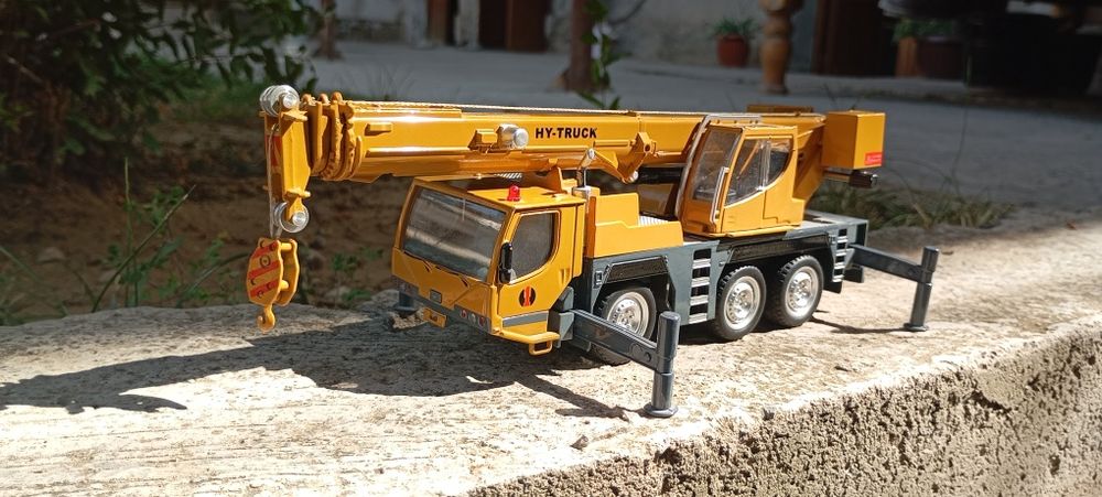 Kran va yuk mashinalar harxil masshtabda 1:64-1:50-1:36