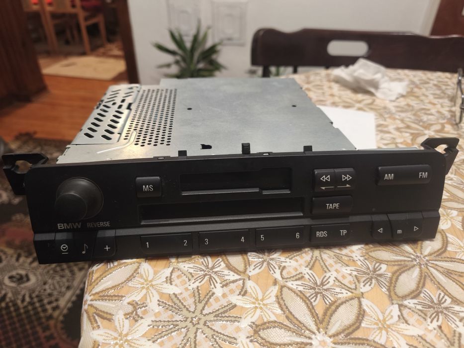 Радио касетофон за автомобил. Clarion CRN 37 и BMW reverse (PHILIPS)